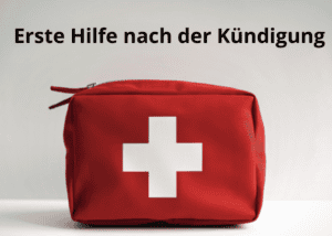 Ein roter Erste-Hilfe-Kasten mit einem wei&szlig;en Kreuz steht auf einer hellen Fl&auml;che. Dar&uuml;ber steht in deutscher Sprache der Text "Erste Hilfe nach der K&uuml;ndigung".
